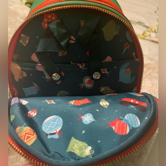 ❌SOLD❌ Disney Classics Christmas Glow-in-the-Dark Loungefly Mini Backpack - Picture 3 of 5